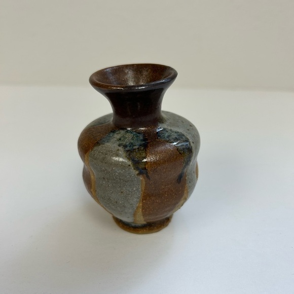 Stoneware Glazed / Tiny Bud Vase Cream/Brown Studio Art Pottery - Picture 2 of 5